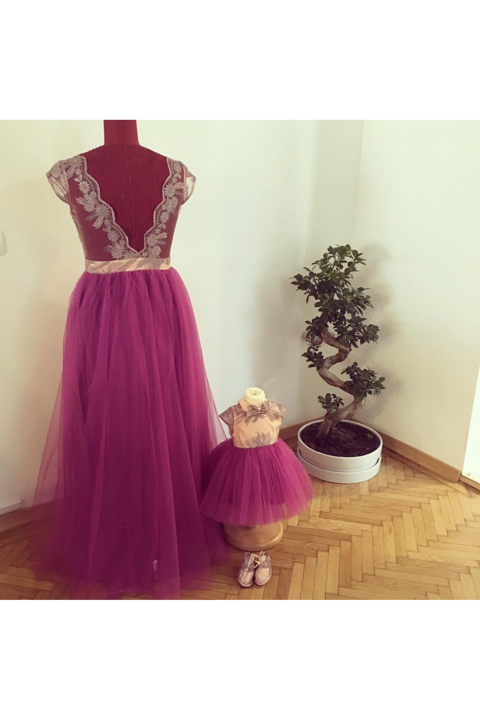 Set mama-fiica din broderie roz prafuit si tulle fin mov electric